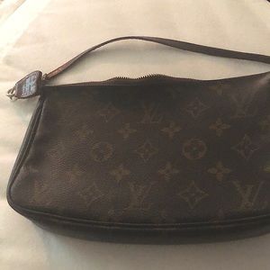 Authentic Louis Vuitton Pochette